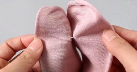 原来袜子上的挂钩还有这个妙用 扔掉吃亏！