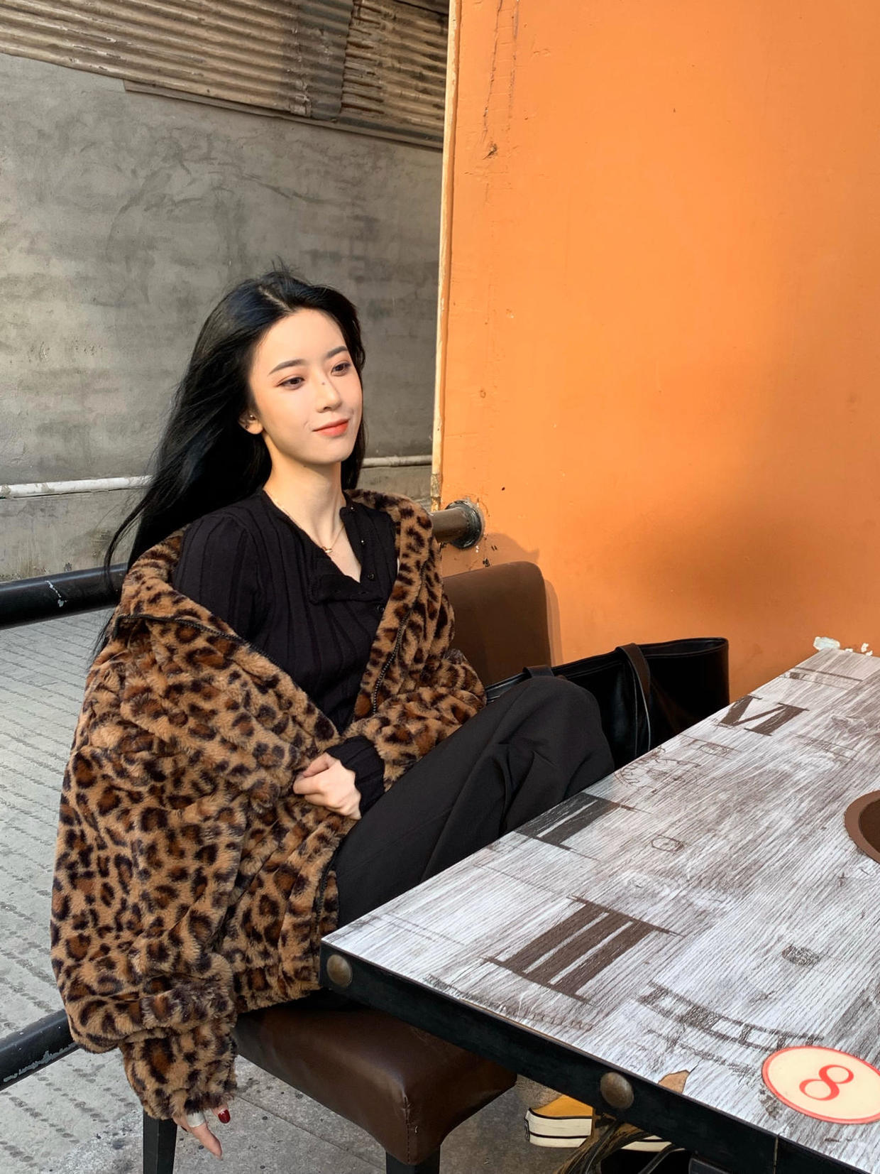 穿搭|想要穿出独特个性?试试豹纹外套吧!扑面而来的野性美