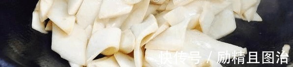 美味佳肴|洋葱和它一起炒着吃, 比肉还香, 比燕窝还养人, 还能清理血管!