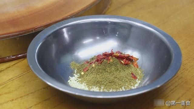 简单实用的孜然羊肉做法，几分钟就是一道菜，一看都想吃