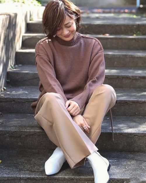 别吹捧三木妈妈多高级了，51岁富冈佳子更耐看，不刻意扮嫩更自然