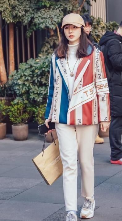 街拍时尚,这就是为什么说身形微胖的女人,更有魅力的原因