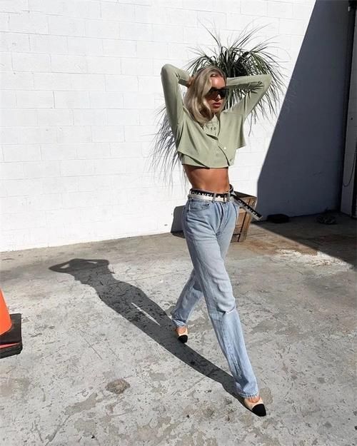 短款针织开衫怎么穿？学学这些潮人们的穿法，特时髦