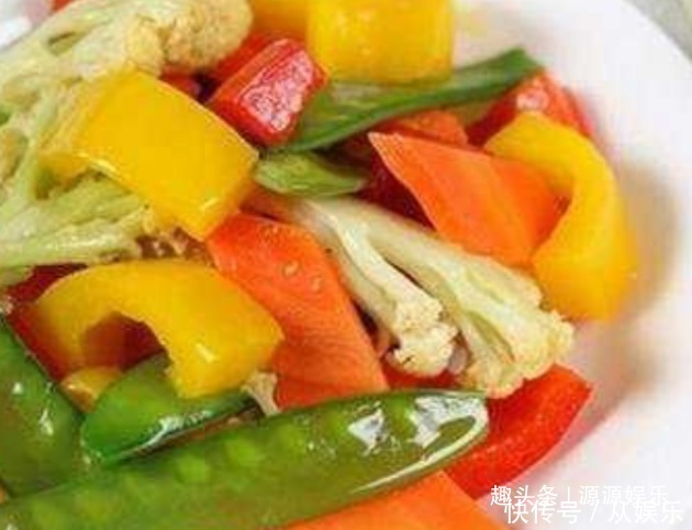 精选美食鲫鱼炖豆腐、油麦菜炒豆豉鱼、蟠龙茄子、素什锦的做法