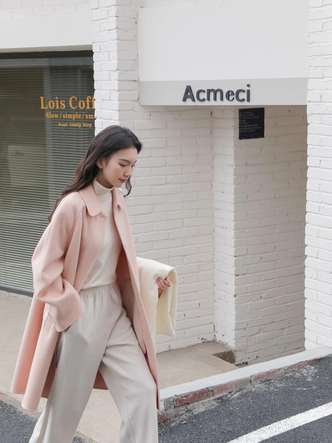 减龄感 女人一定要穿的有品味,4个神仙色大衣分享给你,可以照着搭