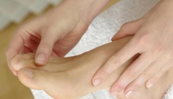 血糖过高|“血糖高足先知”!提醒:脚部若出现3种异常,说明血糖过高了