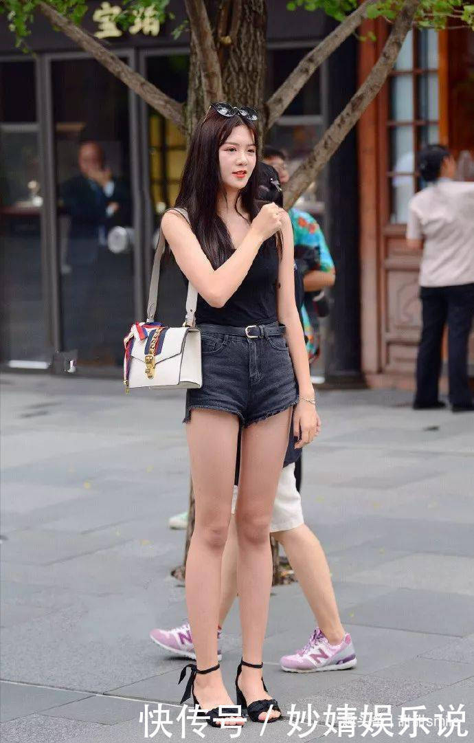 蕾丝|美女脚上搭配一双一字带高跟鞋，在视觉上面看上去更加富有气质感