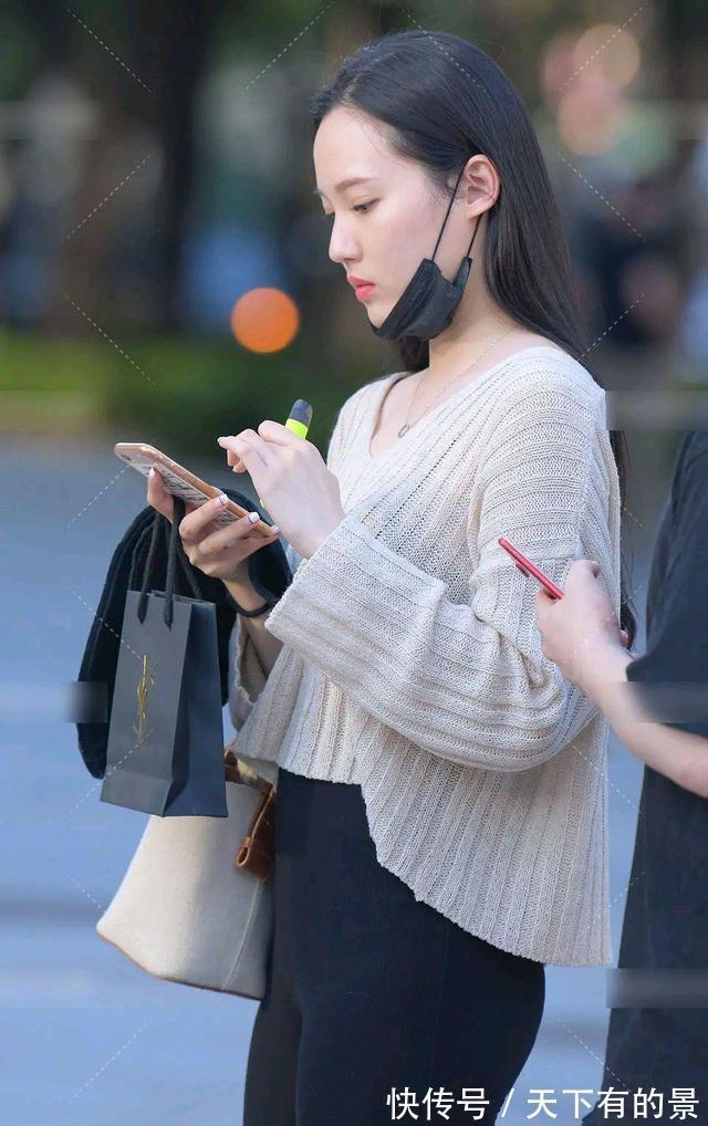 清纯|高贵优雅的打底裤装扮更添清纯美感,衬托修长腿型,还能显瘦