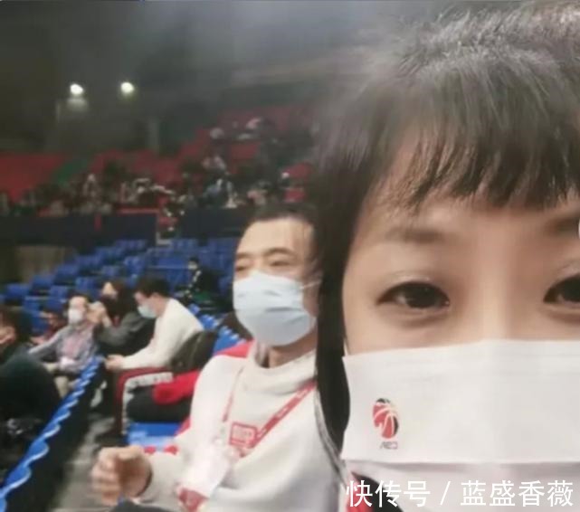 辱骂|首钢球员和美女记者对骂,她到底是谁扒一扒她的底细,劣迹斑斑!