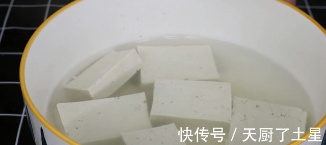 豆腐这种做法最近火了,成本8块钱都不到,美味就是这么简单!