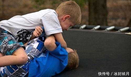 伤害|“打死我也不让孩子寄宿”,白岩松谈寄宿对孩子的伤害,太现实