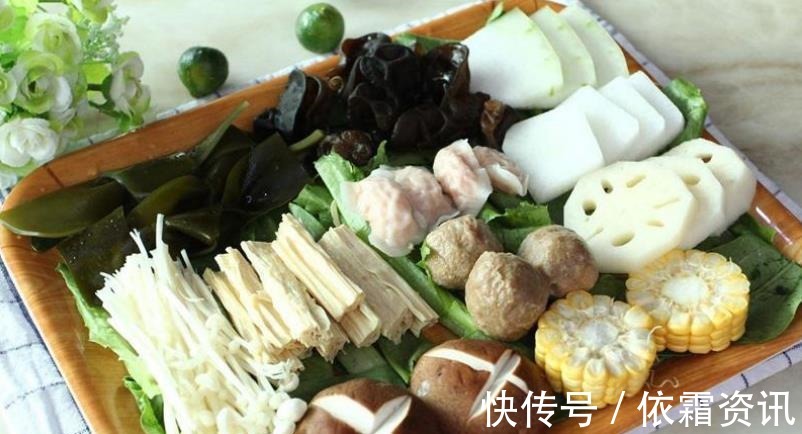 素菜&穷同学出“囊中羞涩,多吃素菜少吃肉”,富同学对下联,相视一笑