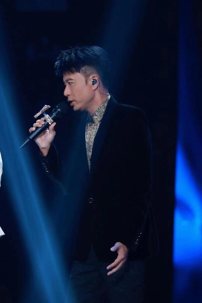 周深|《我們的歌2》李克勤周深驚喜返場 《愛情轉移》再現經典合唱