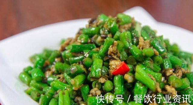 这道微酸脆口的小炒，不管是下饭佐粥还是拌面，味道都棒极了