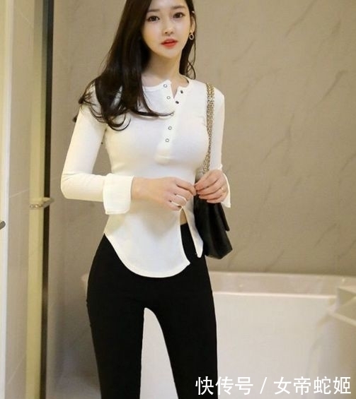 穿出|打底裤简约柔美不失休闲风, 显腿细还显腿间的缝隙.