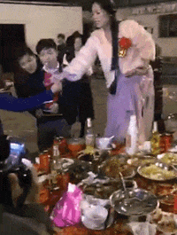 |搞笑GIF:看完这图片后你们还敢做伴娘伴郎不