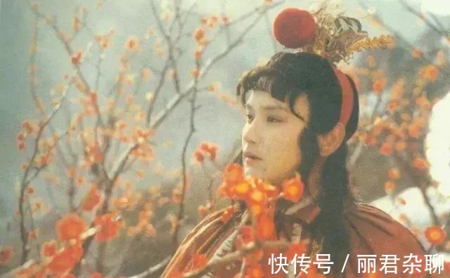 小红@红楼梦中最不起眼的丫鬟, 连贾宝玉都想让她服侍, 却未能如愿