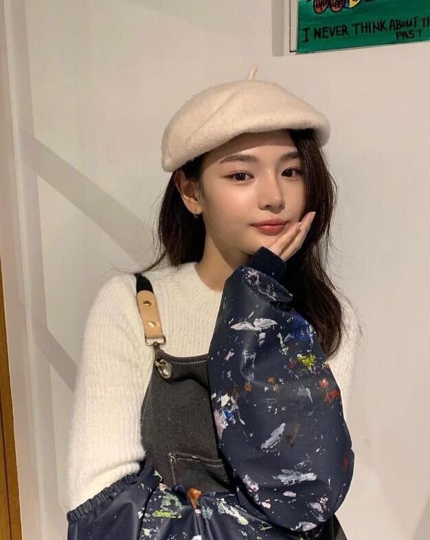 五官精致的小脸韩国小姐姐 咸甜风格都能驾驭