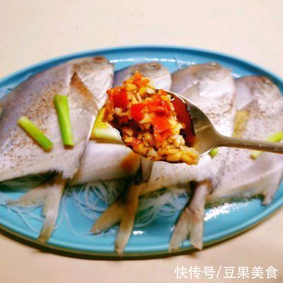 快手菜|快手菜!蒸健康之粉丝蒸鲳鱼