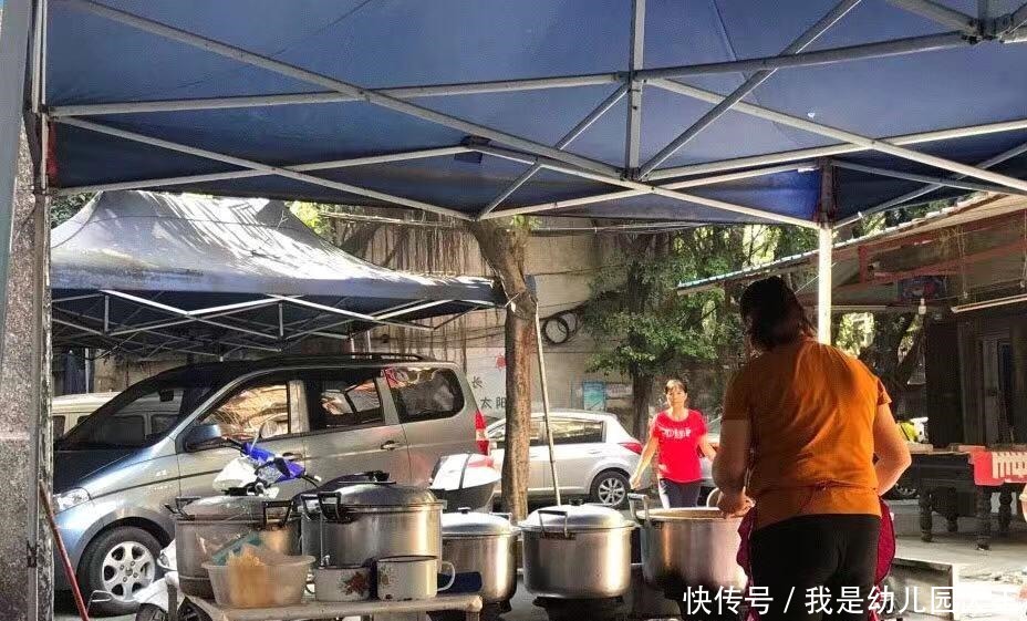 柳州|广西柳州,藏在小区里的螺蛳粉店,开了几十年,不是本地人找不到