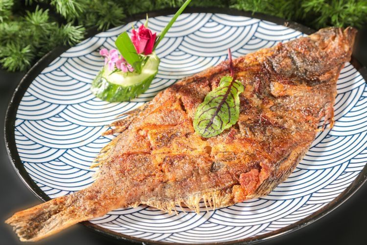 煎鱼要想不破皮，切忌直接下油锅，牢记关键2步，出锅很完整