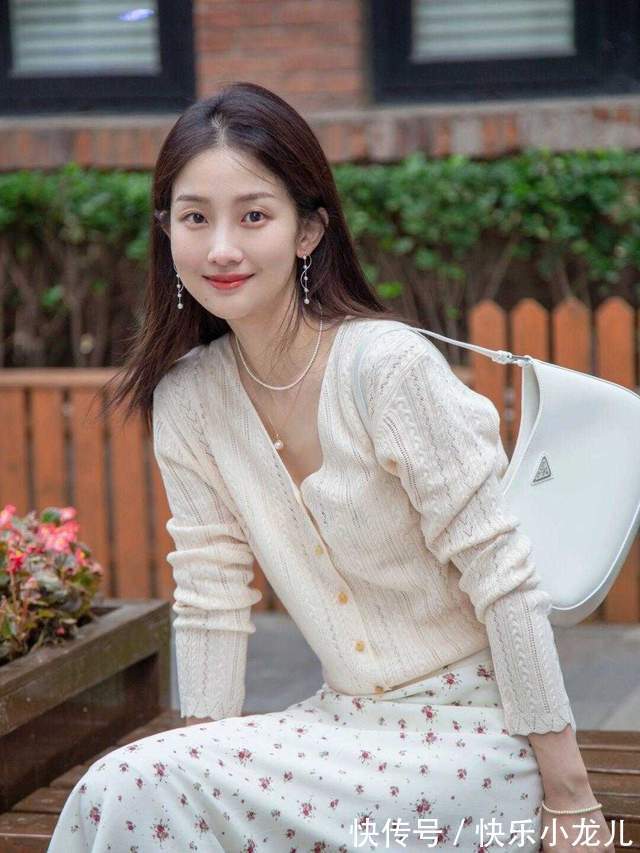 半身裙|秋天的正确打开方式,针织衫搭配裙子,温柔到骨子里了,优雅洋气