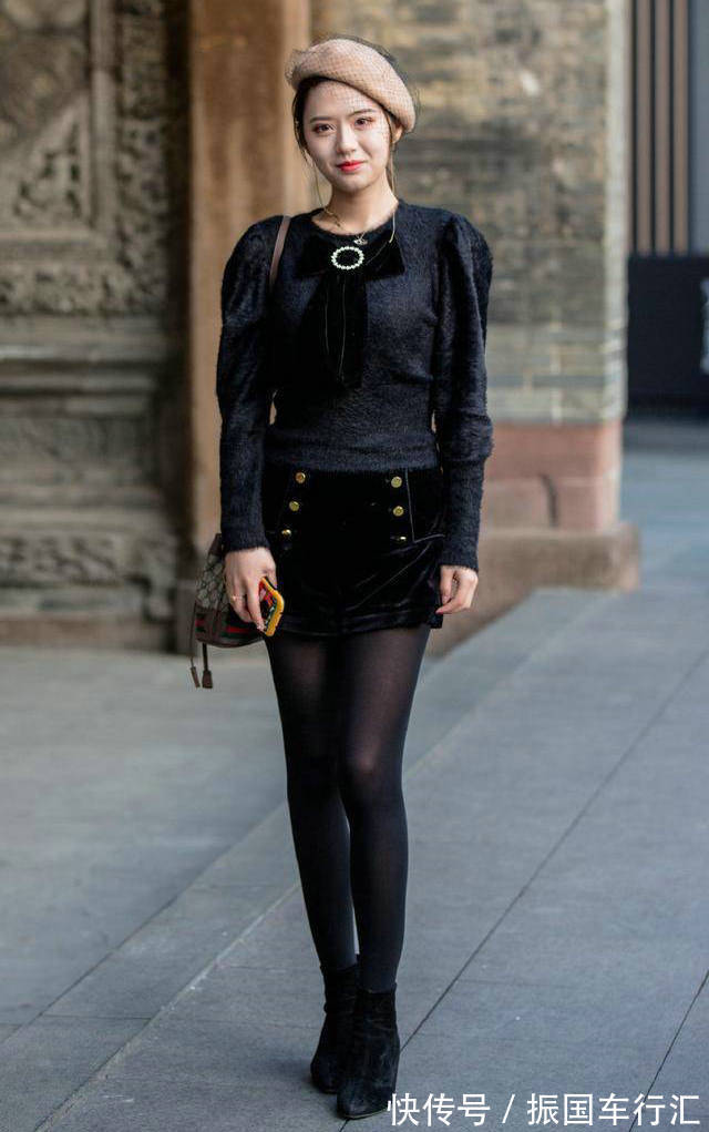 高跟鞋 白色T恤搭配牛仔裤,清爽干净也能凸显时尚感,提升优雅自信