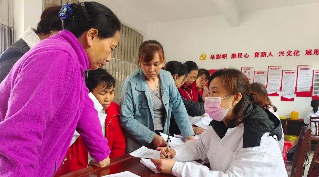 Two cancer screening and volunteer service in mountain villages warm people's hearts