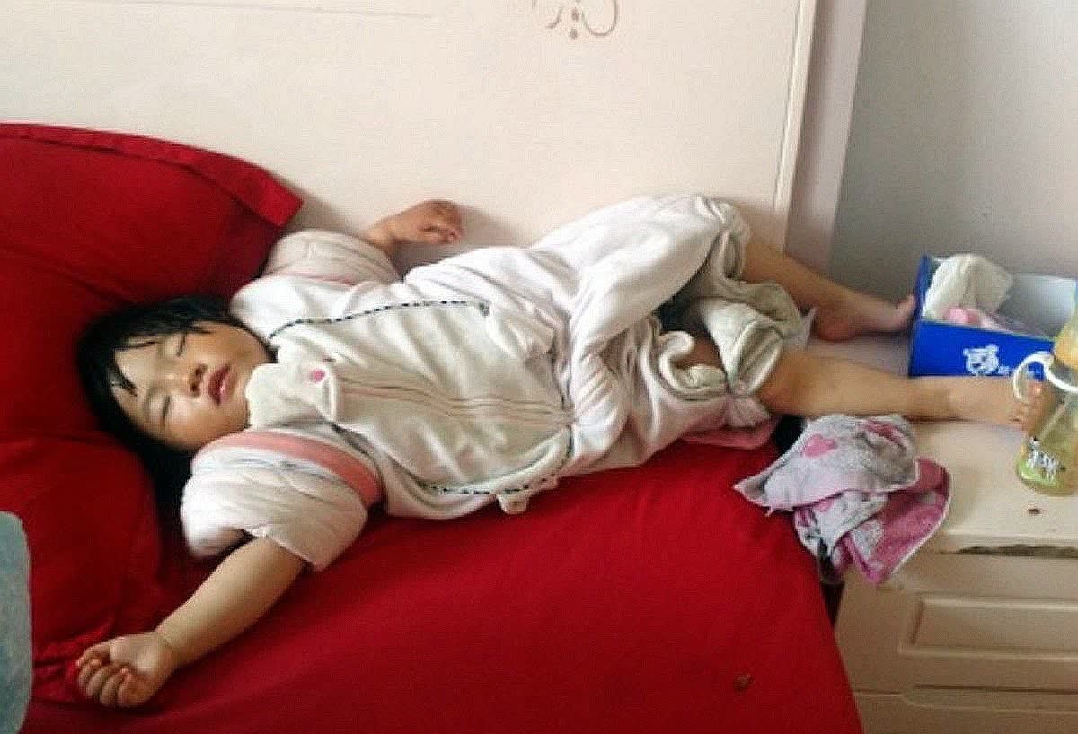 宝宝|宝宝睡觉为啥会“满床滚”？原因有很多，关乎宝宝健康你可别嫌烦