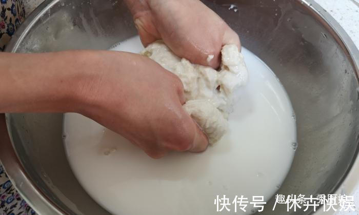 空心|炸油条时,用酵母、泡打粉都不对!教你正确做法,油条金黄又酥脆