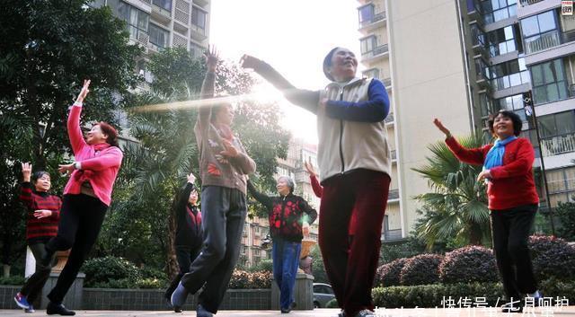 拆迁款|人到晚年,要对自己负责,这3样东西不能无论如何也不能交给儿女