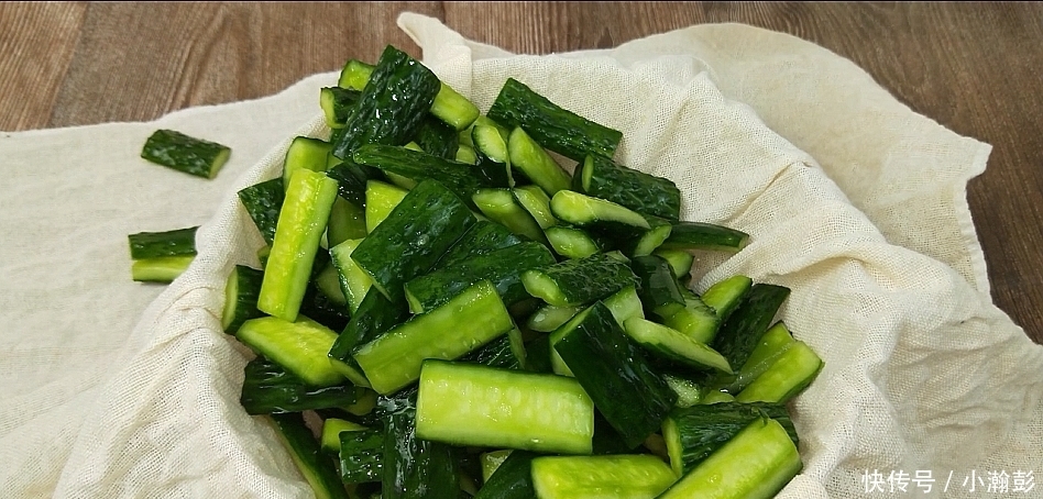 秘制|黄瓜不要凉拌了,教你一个最好吃的做法,一次秘制5斤,上桌扫光
