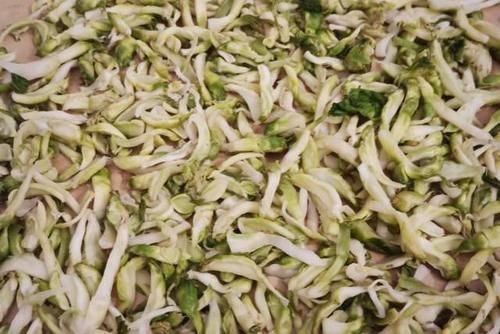 冬天遇到此菜别手软,一次腌上5斤,配油条米粥,开胃解腻又下饭