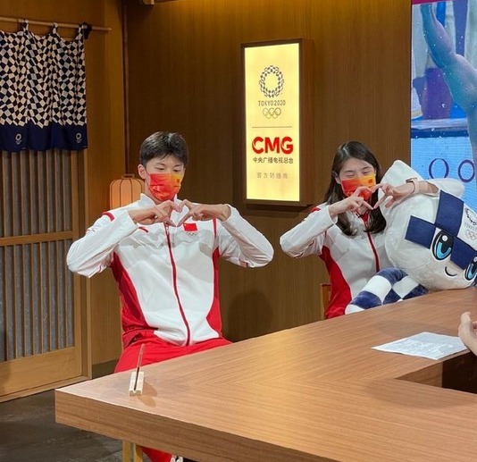 泳坛|实力身材颜值并存!泳坛汪顺张雨霏刊登杂志封面,俊男靓女太养眼