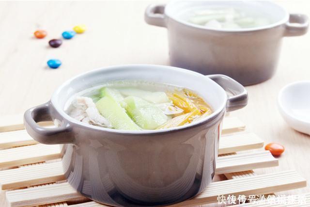 上火|正在哺乳期的女性，建议远离三类食物，会影响到孩子的吃奶过程