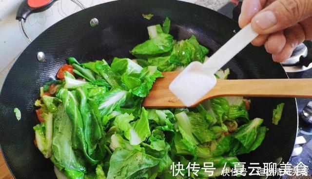 炒青菜时，出水多不爽脆牢记3个窍门，炒出来的青菜脆嫩不出水
