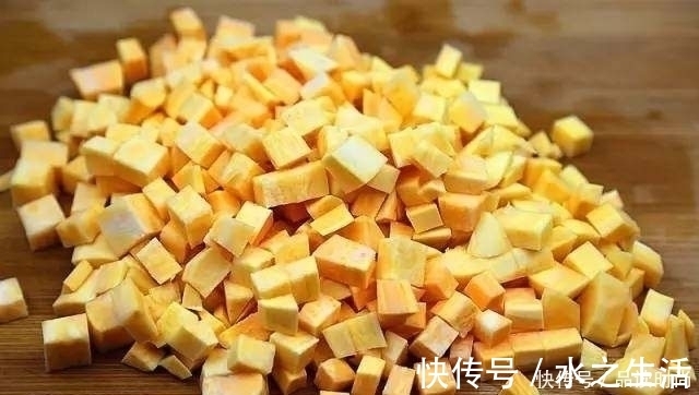 红薯|红薯别再烤着吃了,简单做个红薯饼,外酥里嫩,既是零食也是早餐