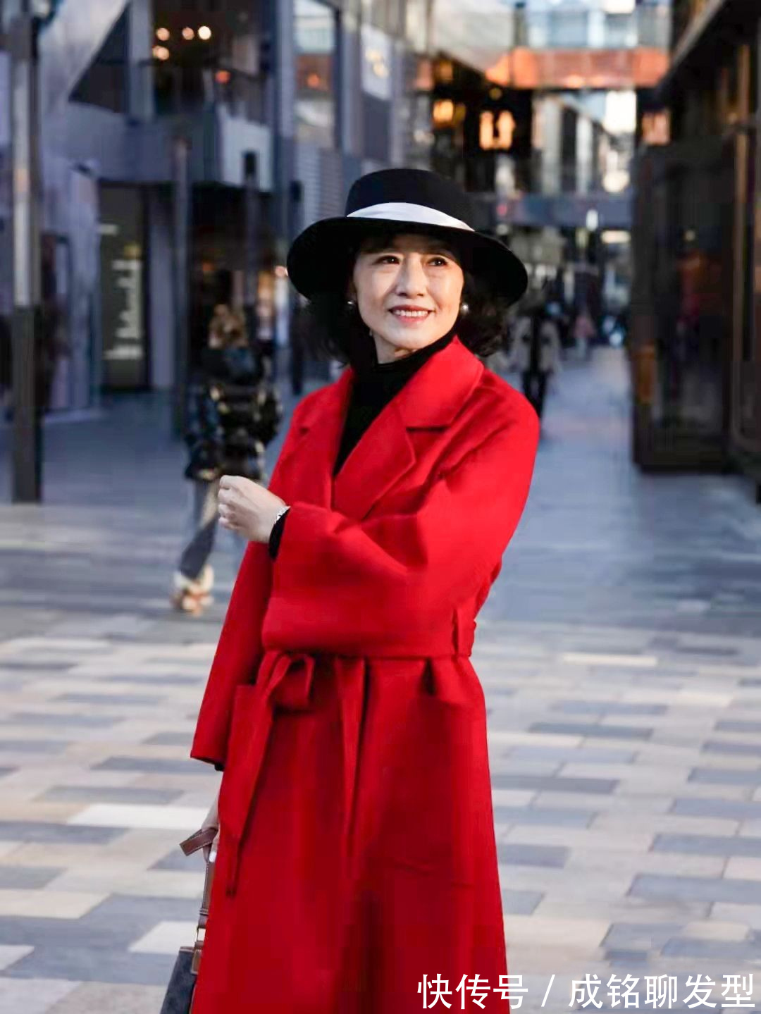 优美|老年人别穿得太随意,学学65岁阿姨的宽窄结合穿搭法,优雅显气质
