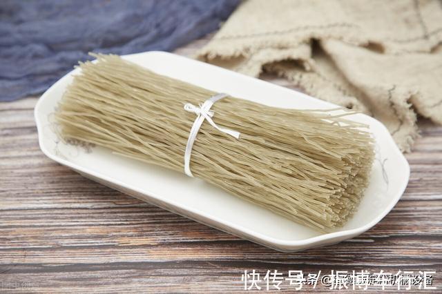 农户|农户选择这种红薯粉条机,一机多用,种类丰富,一天能做几十吨