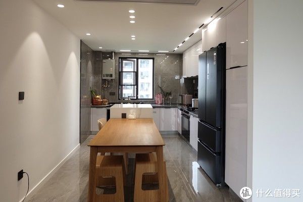 空间感|140平也能拥有大横厅！打通阳台和厨房，超大空间感，装出大宅范
