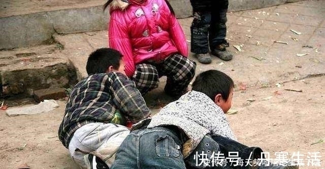 同学|孩子摔坏同学的进口玩具,家长要求巨额赔偿,奶奶:发票拿出来