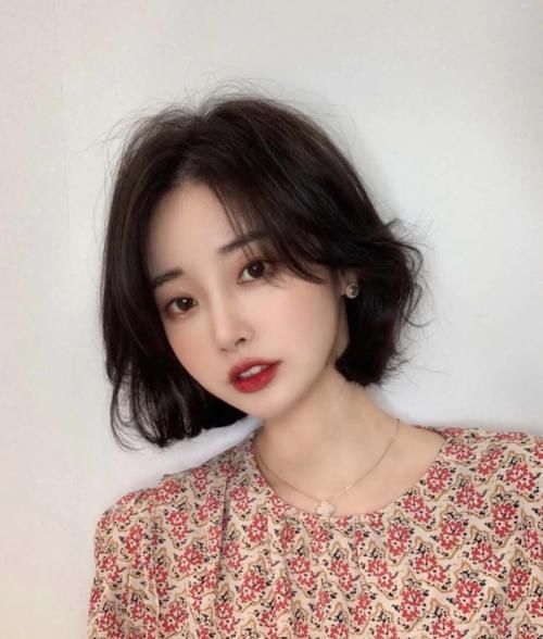 蓬松感|女人发型别瞎剪,不想单一就瞧这3款迷人的造型,时髦显瘦脱单快