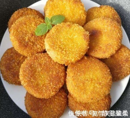 做南瓜饼时，还在用油炸大厨教你“1招”，低油少糖超美味