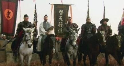 关胜!水浒传五大战神,林冲垫底,第三宋江难管,第一出马万敌惧怕!