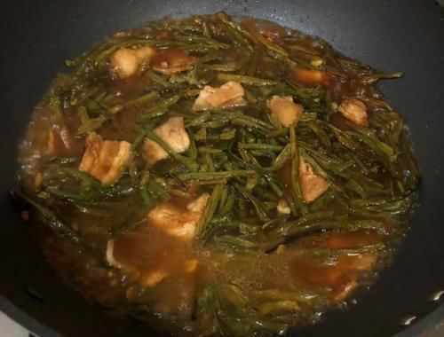 生姜片|天越冷，我家越爱吃这菜，每周炖一锅，热乎乎解馋更暖身，吃不腻