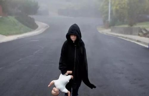 孩子|16岁男孩手写“印刷体”,700万网友点赞,父母却叹气:孩子病了