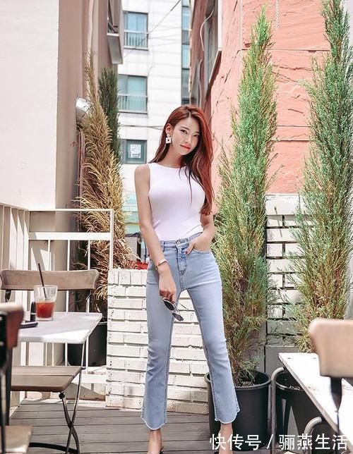 美搭 潮范儿美搭俏皮中带点性感的女生,应该是很多人喜欢的类型吧