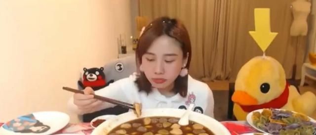 能吃|大胃王密子君直播吃80个饺子,80个汤圆,两个小时后碗见底,厉害