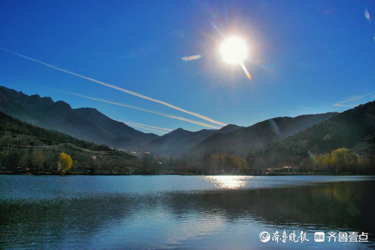 抬头皆是浪漫！泰安彩石溪上空飞机拉线划出美丽风景|情报站| 彩石溪