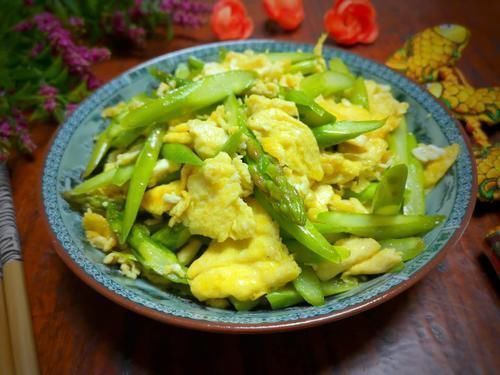 芦笋|遇到这菜赶紧吃，一个月从20元降到8元一斤，燃烧脂肪最在行